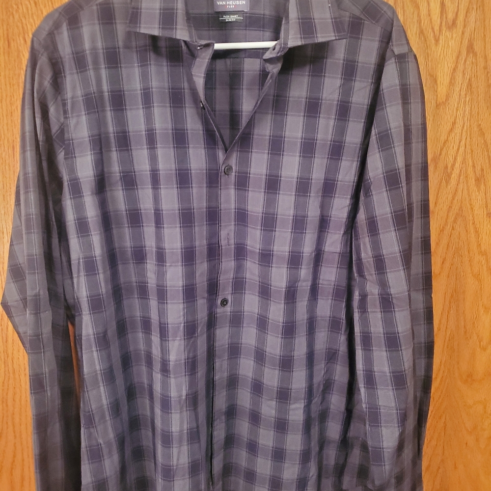 Mens Van Heusen long sleeve shirt